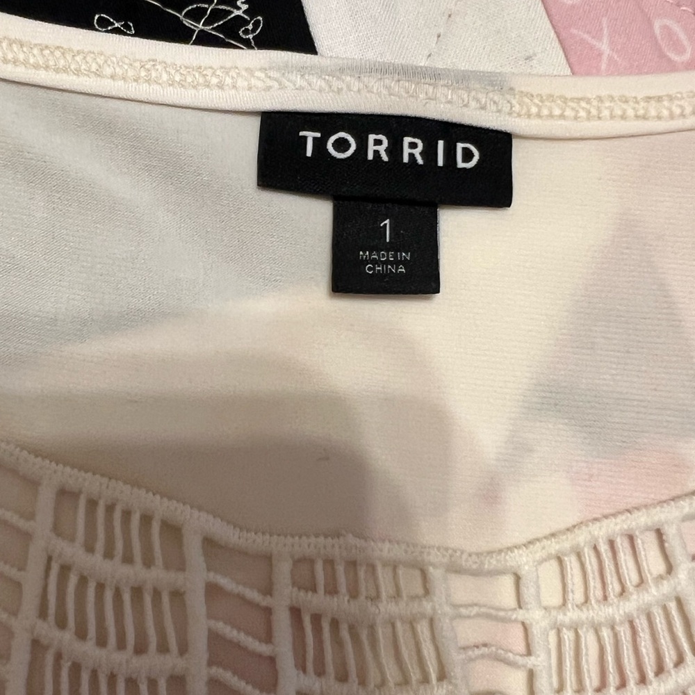 Torrid Summer Studio Knit Crochet High Neck Tank- Size: 1 🌷 - Picture 2 of 15